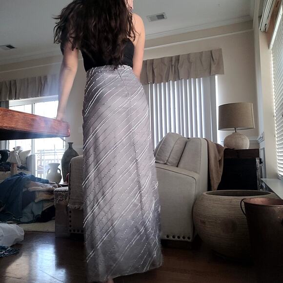 Vie by Victoria Royal Silk Beaded Silver Gray Skirt maxi Sz 2 - Picture 3 of 9